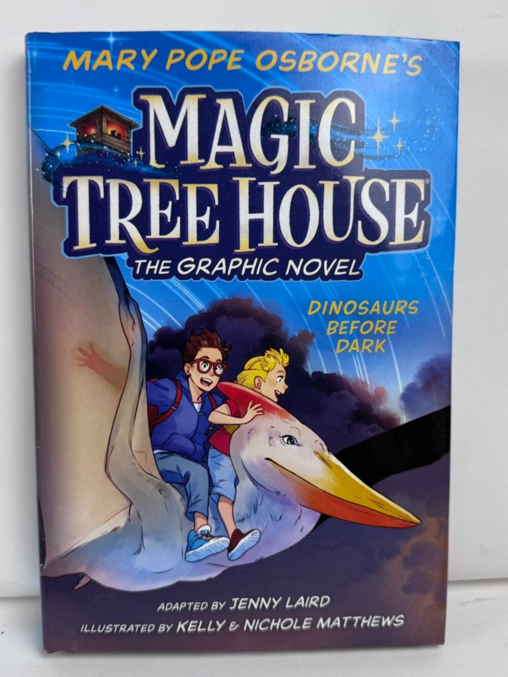 Magic Tree House: Dinosaurs Before Dark (The Graphic Novel) 978-0-593-17468-5